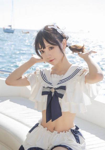 手伸进内裤摸屁股吻胸泡妞_720完整版观看